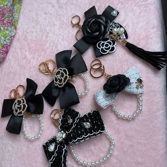 Elegant Black and White Bow Keychain 25 ea - Picture 1 of 2